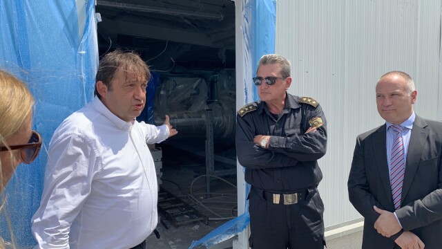 Снимка: Регионалният министър с инспекция на интерконектора с Гърция
