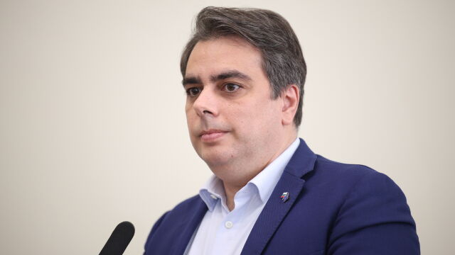 Снимка: Асен Василев: Заварихме хазната на дефицит от 1,2 млрд. лв., в момента е на излишък