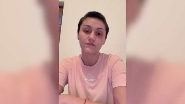 Снимка: Първи думи на Дебора след кошмара с макетното ножче: Косата ми ще порасне, белезите ще избледнеят