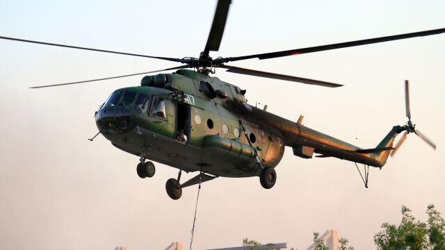 Снимка: Хеликоптер се включи в гасенето на горски пожар в Пловдивско