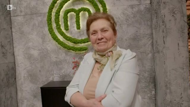 Вечната усмивка и позитивизъм се изправят в битка за престилка срещу традициите и фолклора