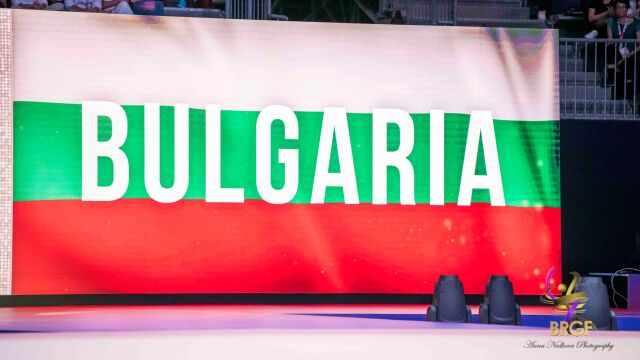 Снимка: Ансамбълът ни е №1 с пет топки в София