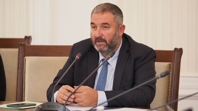 Снимка: С промени в закон ИТН иска забрана на рекламите и медицинските дейности за промяна на пола на деца