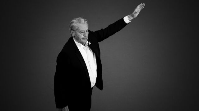 Снимка: Бардо, Макрон, Бандерас: Известни личности с последно сбогом към Ален Делон (СНИМКИ + ВИДЕО)