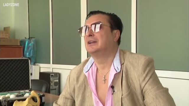 Снимка: Със счупен крак и уникален ботуш - Васил Петров изнесе 11 концерта (ВИДЕО)