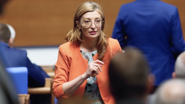 Снимка: Парламентът освободи Екатерина Захариева като народен представител
