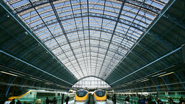 Снимка: Големи закъснения и отменени влакове на Eurostar заради повреда по френската жп мрежа