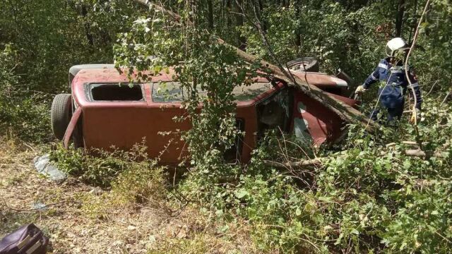 Снимка: Петима души са в болница, след като дрогиран шофьор се обърна по таван в Разградско