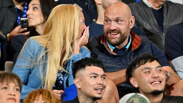 Снимка: Сватбата на Тайсън Фюри - тя в рокля, той по къси гащи (СНИМКИ+ВИДЕО)