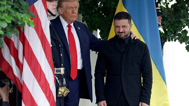 Снимка: Володимир Зеленски най-сетне облече костюм - жест към Тръмп или знак за край на войната?