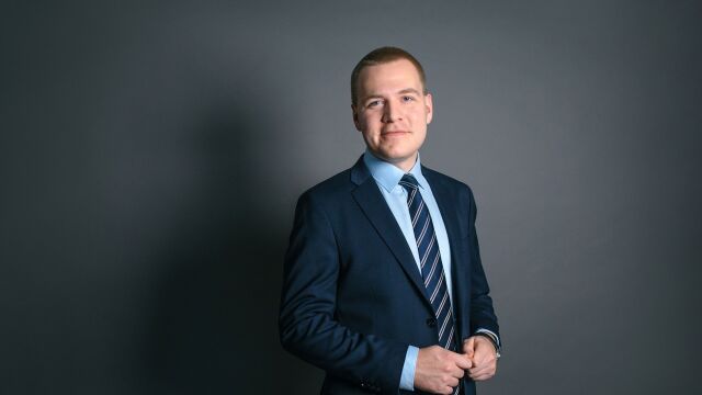 Снимка: 30-годишен депутат е починал в сградата на парламента в Хелзинки