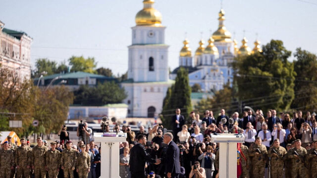 Снимка: Ордени и медали: Президентите на Португалия, Финландия и Чехия сред отличените от Зеленски