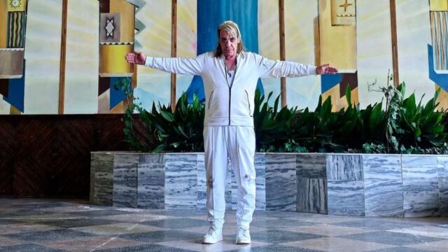 Снимка: Вокалистът на Rammstein засне видеоклип в психиатрична болница в Кишинев