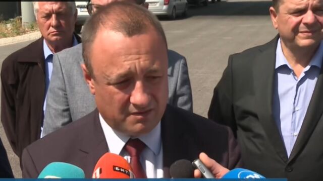 Снимка: Кризата с водата: Министър Иванов праща екипи за установяване на какво се дължат течовете