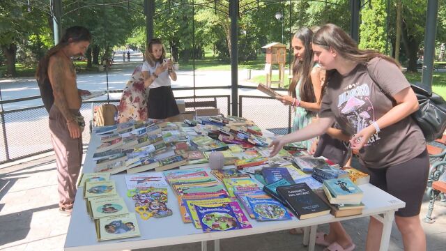 Снимка: Първи панаир на безплатната книга в Пловдив: Когато четенето не е просто хоби, а страст