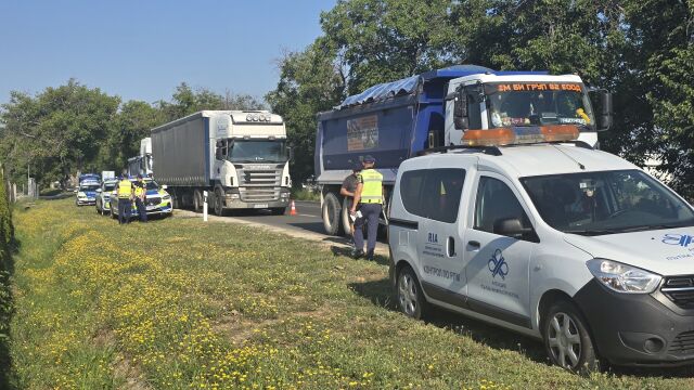 Снимка: Проверяват камионите за претоварване: Мобилни кантари следят за нарушения по пътищата