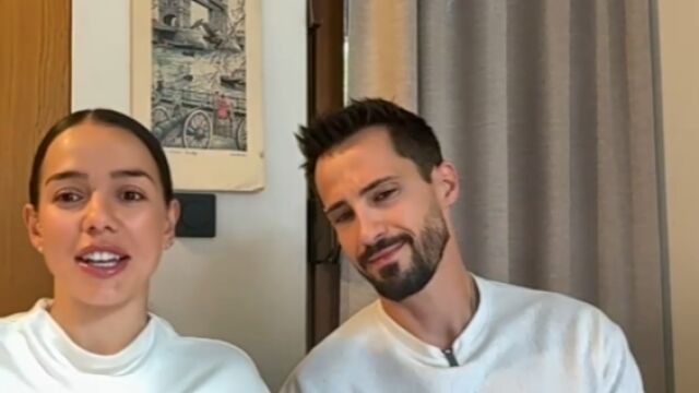 Снимка: Теа и Наум: Видяхме го на нашето море -  задраскано „1 лев“ и „1 евро“ написано отгоре. В Италия кафето е 2 евро, тук - 3 евро, аперолът там е 6 евро, тук - 9 евро