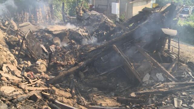 Пожарът край Бобошево: Подозренията са, че е тръгнал от казан за варене на ракия