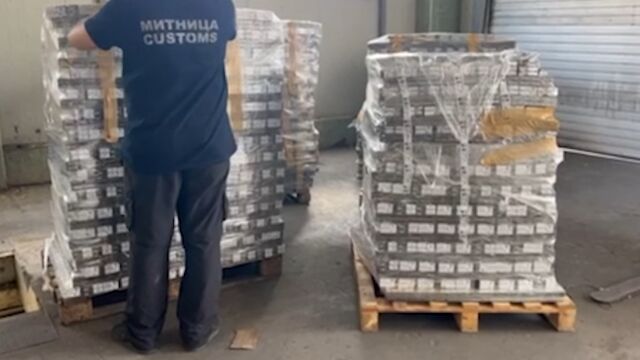 Снимка: Задържаха цигари за 200 000 евро: Били укрити в камион, пътуващ от Турция за Франция