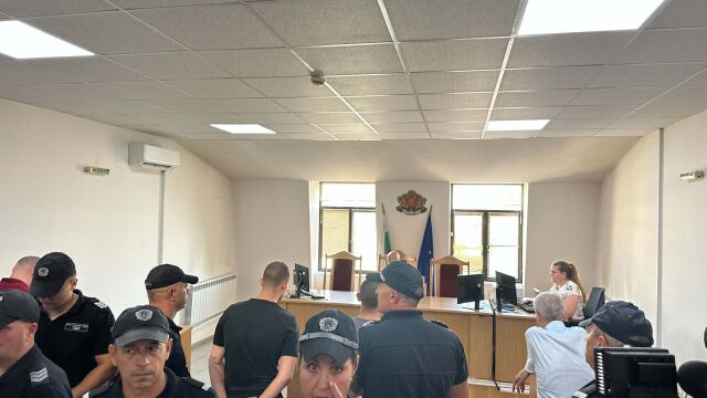 Снимка: 700 евро гаранция за 18-годишния младеж от Пловдив, обвинен в побой над непалци (ОБНОВЕНА)