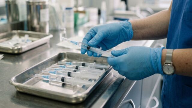 Снимка: 4-те риска за здравето от пептидите, продавани онлайн