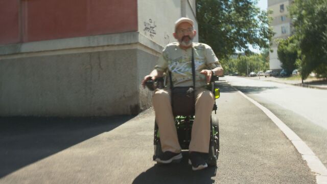 Снимка: „Път без изход“: Хора с увреждания протестират срещу липсата на достъпна среда в София