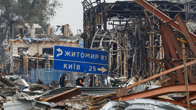 Снимка: Преди началото на учебната година: Руски удари унищожиха 12 млн. книги в Украйна