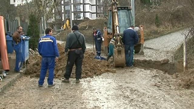Снимка: Частен изкоп остави без ток, вода и газ над 30 семейства
