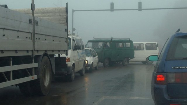 Снимка: Верижна катастрофа затвори булевард 