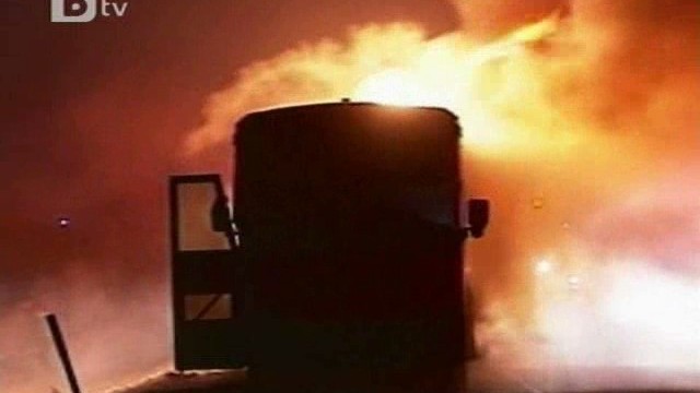 Снимка: Автобус се самозапали на магистрала в Щатите 