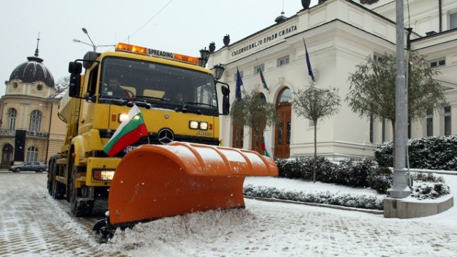 Снимка: Продължава почистването на улиците в София