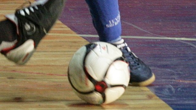 Снимка: 12-годишно момче наръга 13-годишно по време на мач по футзал