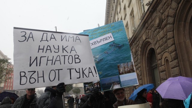 Снимка: Заблудени, учените протестират политически... но имат право