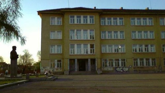 Снимка: Учителката, която стигна до пиянство, отглеждала геройски децата си