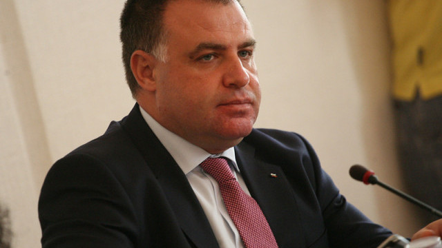 Снимка: Аташе, назначен от Мирослав Найденов, в дъното на обвиненията срещу него