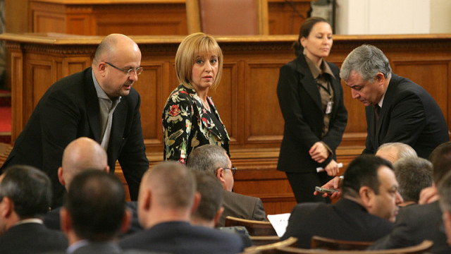Снимка: Изборният кодекс на Мая Манолова влезе в парламента
