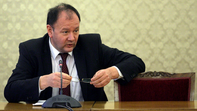 Снимка: Миков обеща нов Изборен кодекс до март