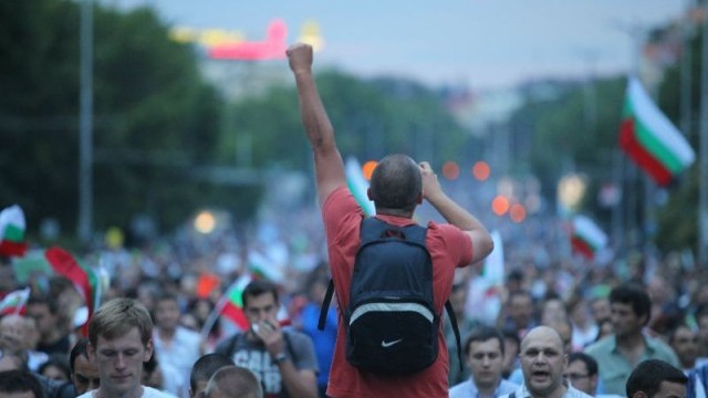 Снимка: 300 дни протести - Пеевски отново на фокус