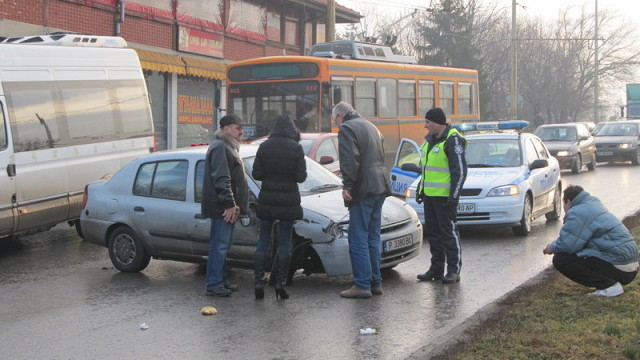 Снимка: Пиян с 2,48 промила блъсна човек на автобусна спирка в Русе