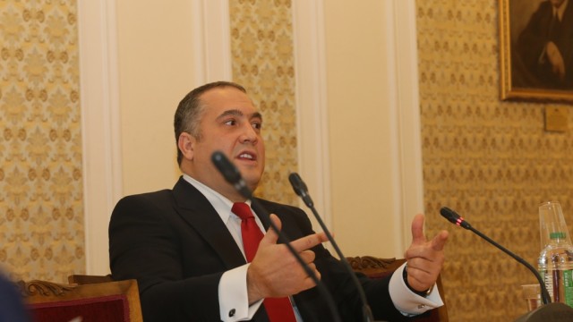 Снимка: Бинев: Приятелите ме правят дебел и развеселен, опонентите ме държат във форма
