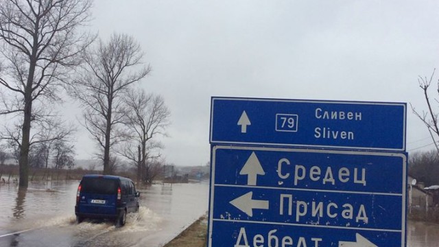 Снимка: Военни ще помагат в наводнените райони