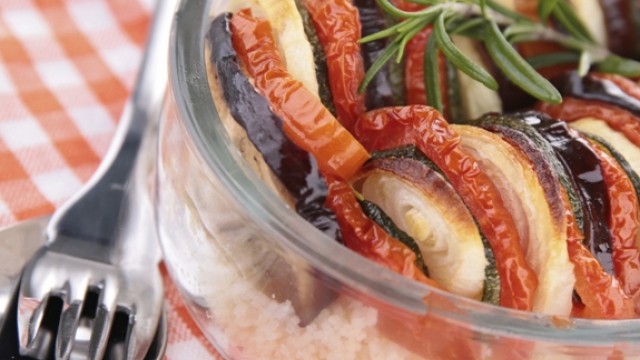 Снимка: Постни рецепти на деня: 10 декември: Печени зеленчуци върху ориз