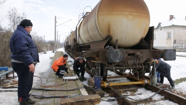 Снимка: Вагон-цистерна дерайлира в междугарието Ракево-Бойчиновци 