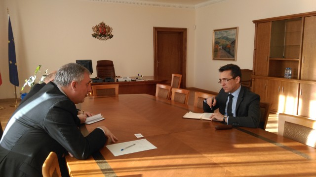 Снимка: Френският посланик поискал разяснение от Калфин за пенсионната реформа