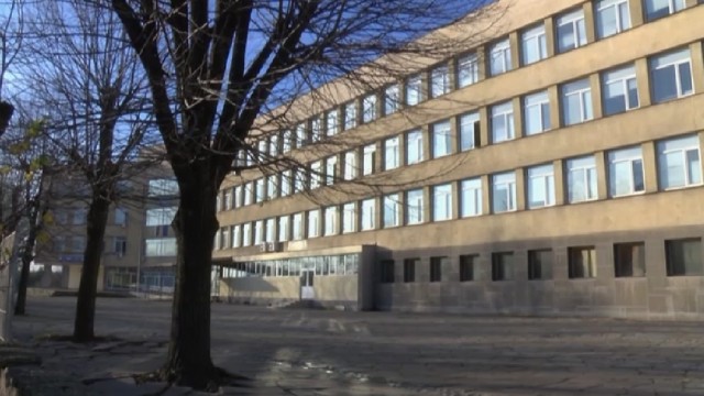 Снимка: Ученик е в болница с комоцио след бой в двора на училище в Хасково