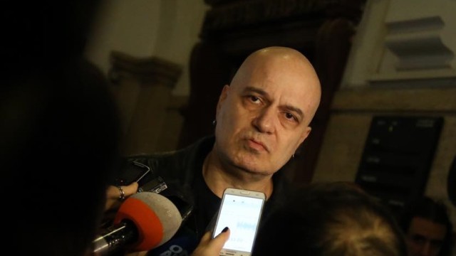 Снимка: Слави Трифонов даде ултиматум на предстоящия парламент за референдума