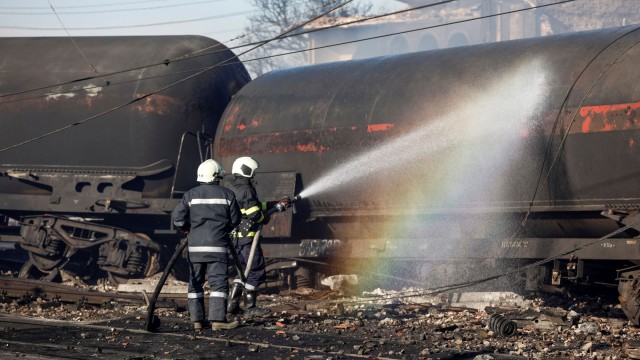 Снимка: Изтичане на газ от две цистерни усложнява работата на властите в Хитрино (ВИДЕО)