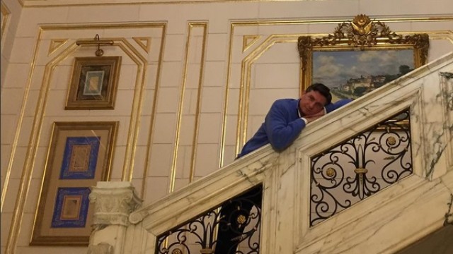 Снимка: Снимка на меланхоличния словенски президент стана хит в интернет и роди ново движение