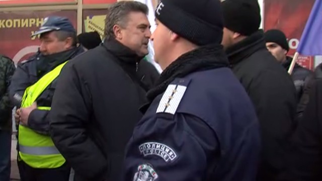 Снимка: Засилено полицейско присъствие и напрежение в Гърмен