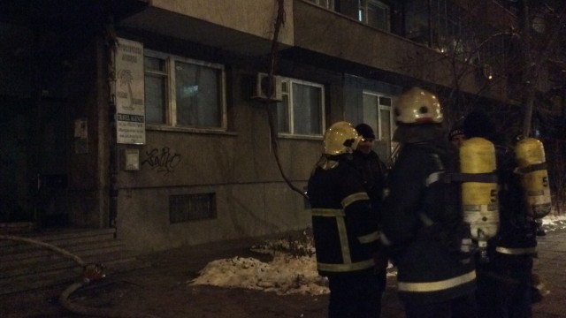 Снимка: Един човек пострада при пожар в столичния кв. 